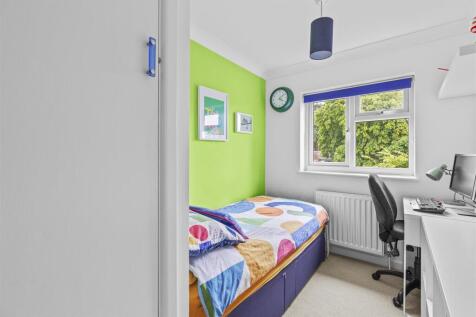 98 Cedar Avenue, HP15 7EF-3.jpg