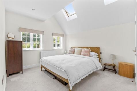 MASTER BEDROOM WITH EN-SUITE