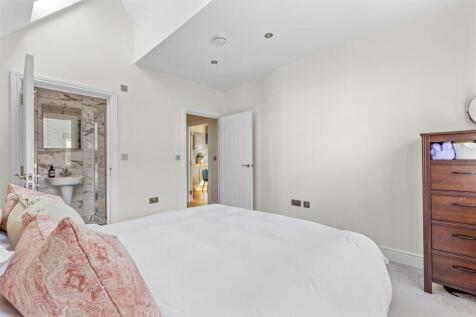 MASTER WITH EN-SUITE
