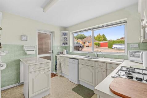 5 Southfield Drive, HP15 6NP (LOW RES)-6.jpg