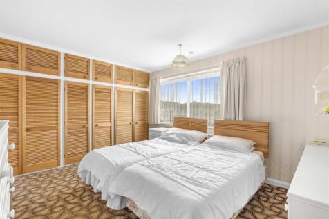 5 Southfield Drive, HP15 6NP (LOW RES)-4.jpg