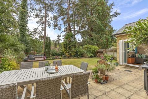 28 De Havilland Drive, HP15 7FP-18.jpg