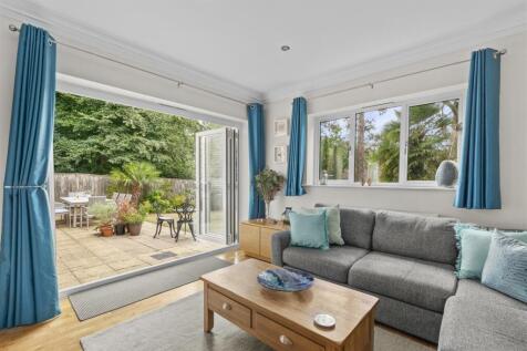 28 De Havilland Drive, HP15 7FP-17.jpg