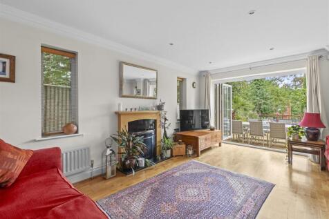 28 De Havilland Drive, HP15 7FP-10.jpg
