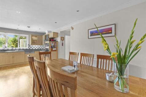 28 De Havilland Drive, HP15 7FP-15.jpg