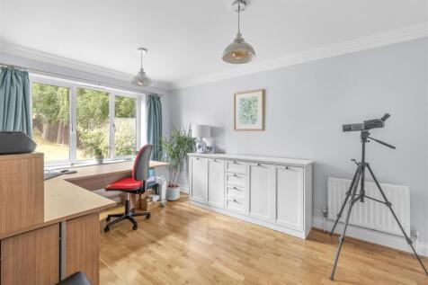 28 De Havilland Drive, HP15 7FP-9.jpg