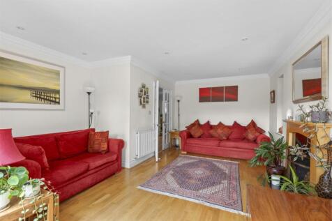 28 De Havilland Drive, HP15 7FP-13.jpg