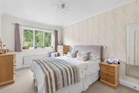 28 De Havilland Drive, HP15 7FP-5.jpg