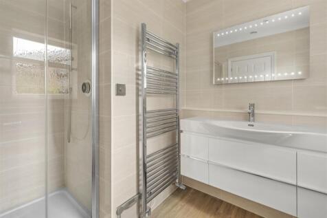 28 De Havilland Drive, HP15 7FP-8.jpg