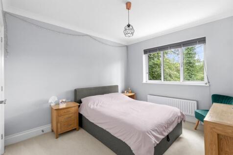 28 De Havilland Drive, HP15 7FP-4.jpg