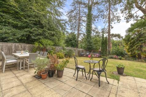 28 De Havilland Drive, HP15 7FP-19.jpg