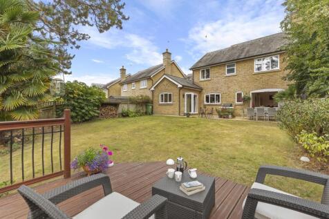 28 De Havilland Drive, HP15 7FP-21.jpg