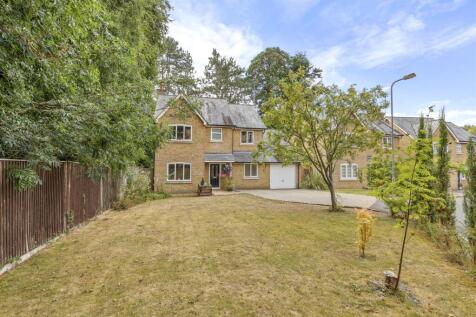 28 De Havilland Drive, HP15 7FP-22.jpg