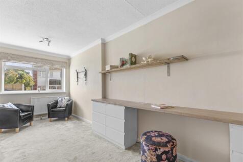 FAMILY ROOM/BEDROOM 4