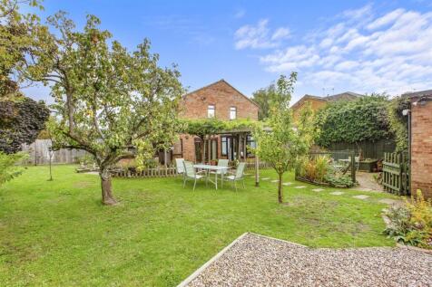 13 Court Lawns, HP10 8DH-2.jpg