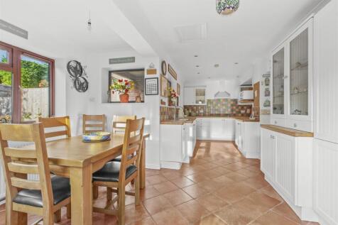 13 Court Lawns, HP10 8DH-15.jpg