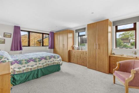 13 Court Lawns, HP10 8DH-6.jpg