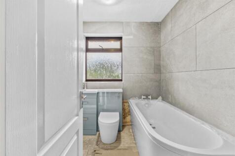 13 Court Lawns, HP10 8DH-7.jpg