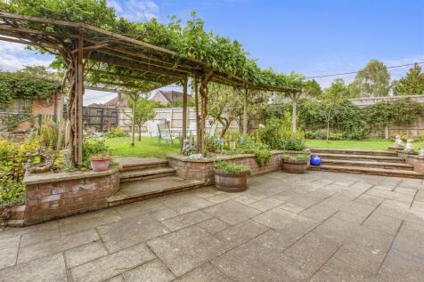 13 Court Lawns, HP10 8DH-1.jpg