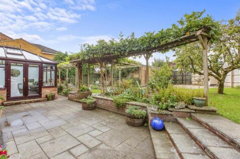 13 Court Lawns, HP10 8DH-3.jpg
