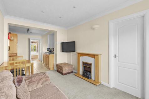 13 Court Lawns, HP10 8DH-12.jpg