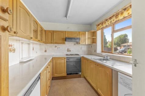 38 Harries Way, HP15 6UE-14.jpg