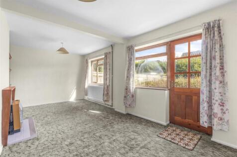 38 Harries Way, HP15 6UE-13.jpg