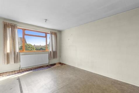 38 Harries Way, HP15 6UE-6.jpg