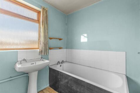 38 Harries Way, HP15 6UE-9.jpg