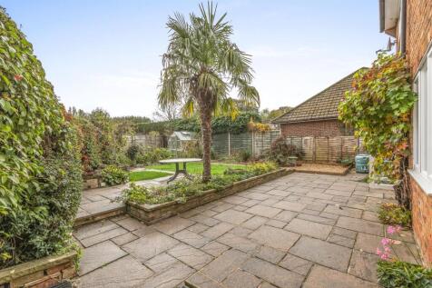 Pine Tree Cottage, North Rd, HP15 6ND-1.jpg