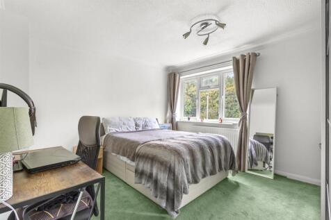 52 Upper Abbotts Hill, HP19 7ST-1.jpg