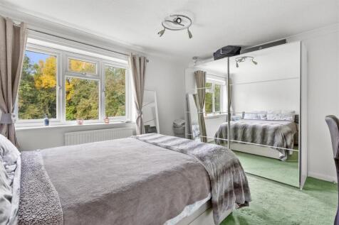 52 Upper Abbotts Hill, HP19 7ST-2.jpg