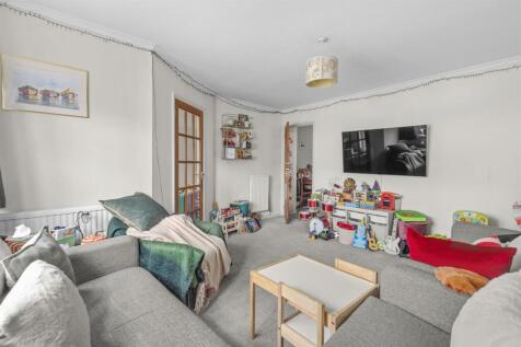 25 Ashtree Walk, HP15 7TG-5.jpg