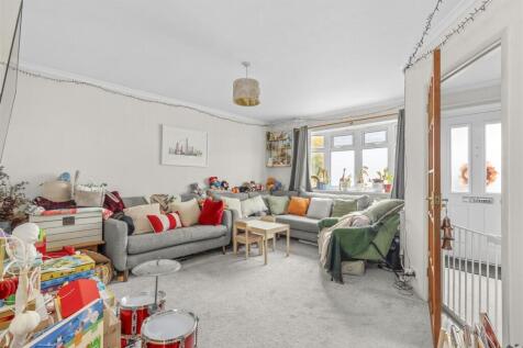 25 Ashtree Walk, HP15 7TG-4.jpg