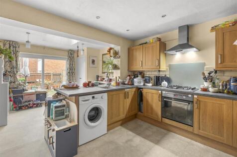 25 Ashtree Walk, HP15 7TG-8.jpg