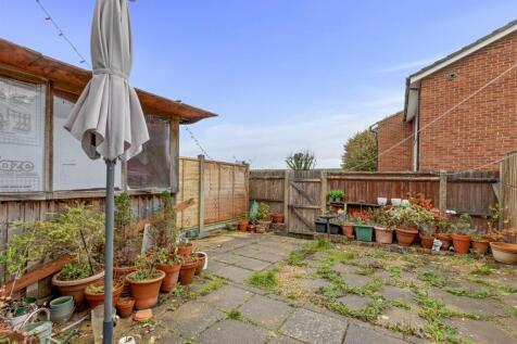 25 Ashtree Walk, HP15 7TG-10.jpg