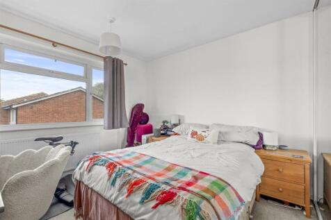 25 Ashtree Walk, HP15 7TG-3.jpg