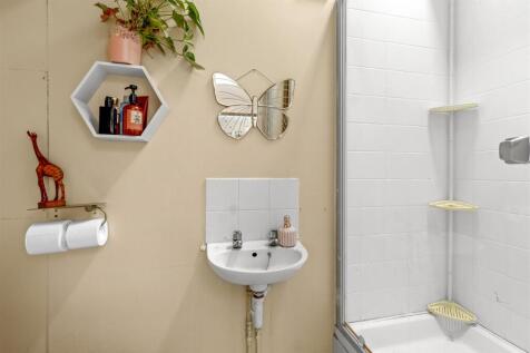 25 Ashtree Walk, HP15 7TG-15.jpg