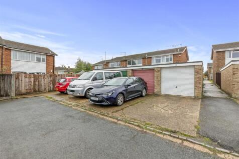 25 Ashtree Walk, HP15 7TG-14.jpg