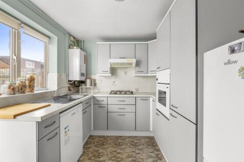 52 Upper Abbotts Hill, HP19 7ST-8.jpg