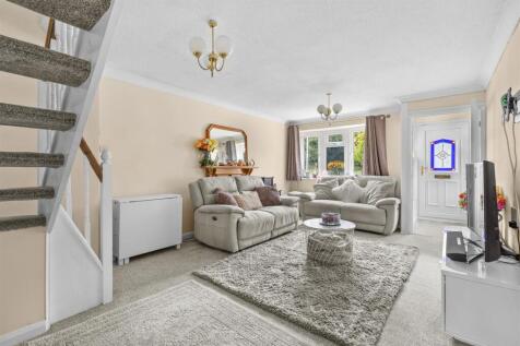 52 Upper Abbotts Hill, HP19 7ST-6.jpg