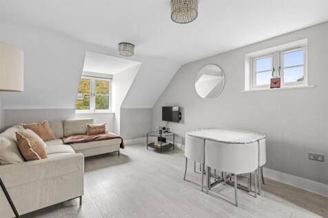 14 Queens Court, Amersham Road, HP15 7HN-1.jpg