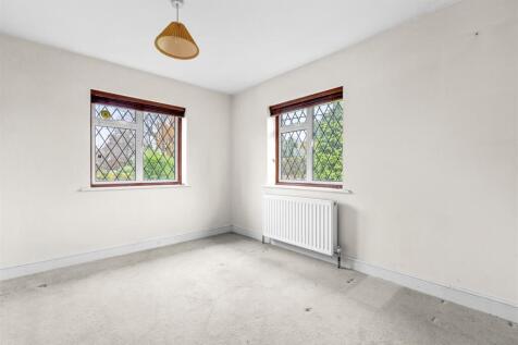 Merano, School Close, Cryers Hill HP15 6JX-3.jpg