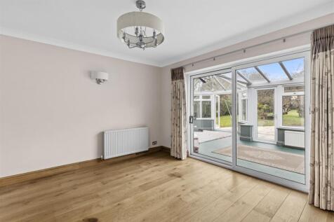 81 Sheepcote Dell Rd, HP15 6TL-17.jpg