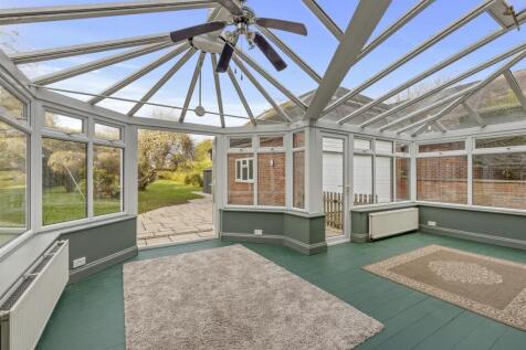 81 Sheepcote Dell Rd, HP15 6TL-21.jpg