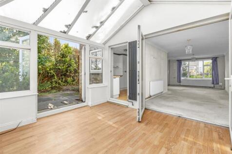 32 Campbells Ride, HP15 6TQ-9.jpg