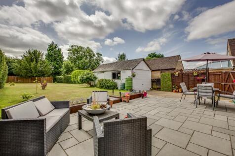 16 Wycombe Road, HP15 6RY-11.jpg