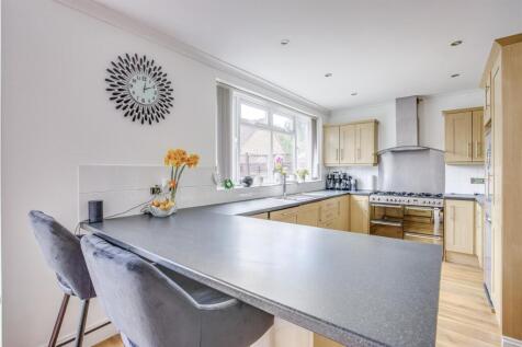 16 Wycombe Road, HP15 6RY-10.jpg