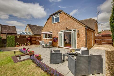 16 Wycombe Road, HP15 6RY-12.jpg