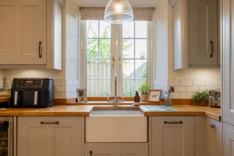 Yewdene-Cottage-22_a9a9-697f-dbea-ba9c-637a-8e5d-7